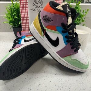 Lightbulb Jordan 1s 6.5y or 8 women!! Grab them these are 🔥🔥